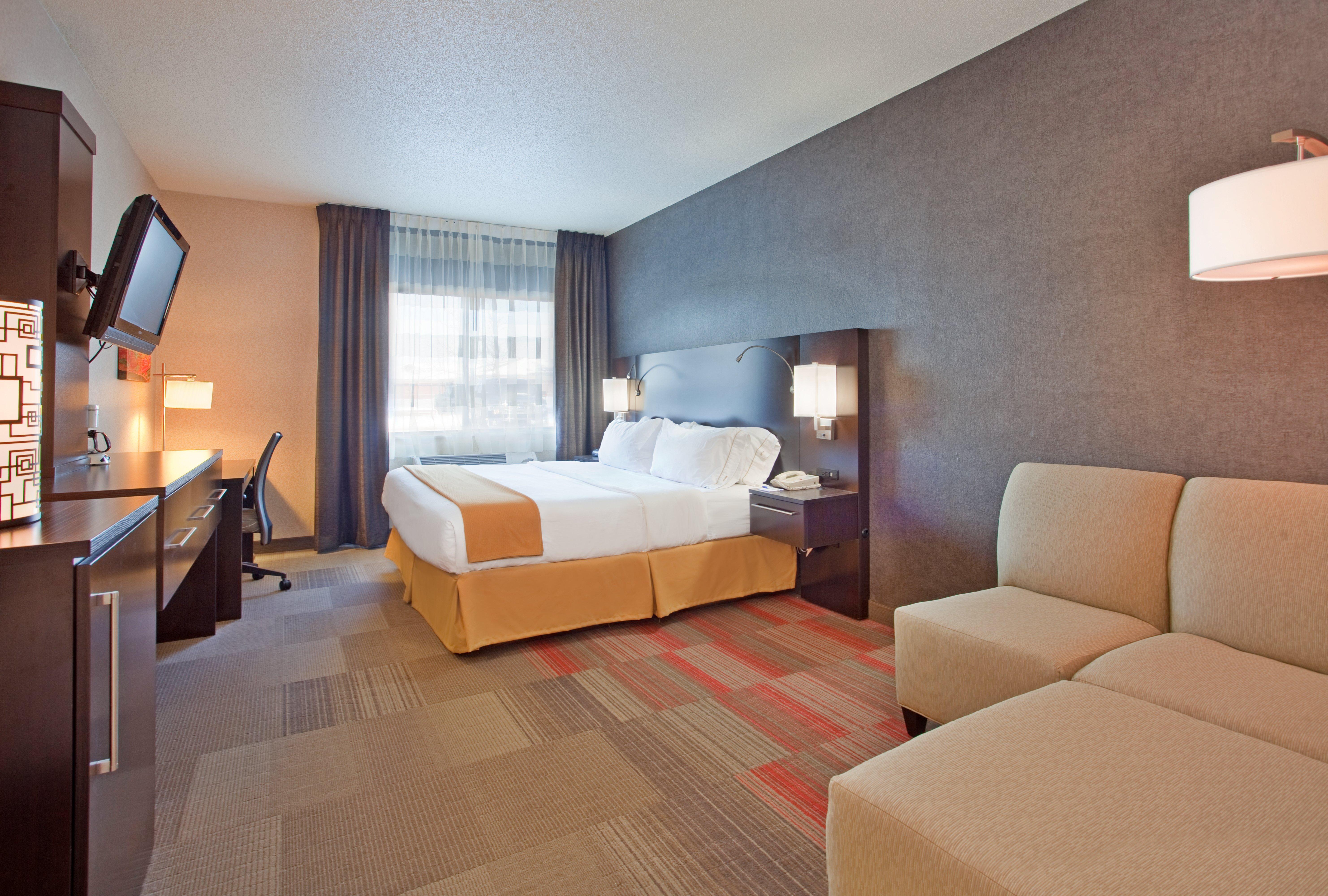 Holiday Inn Express Hotel & Suites Beatrice By Ihg Exterior photo