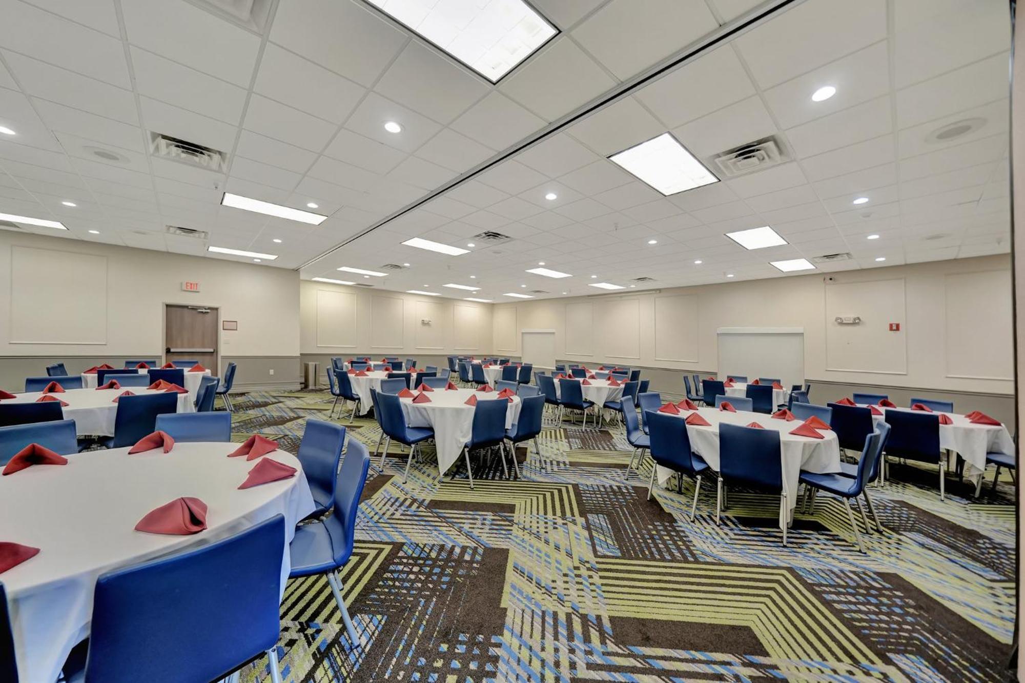 Holiday Inn Express Hotel & Suites Beatrice By Ihg Exterior photo