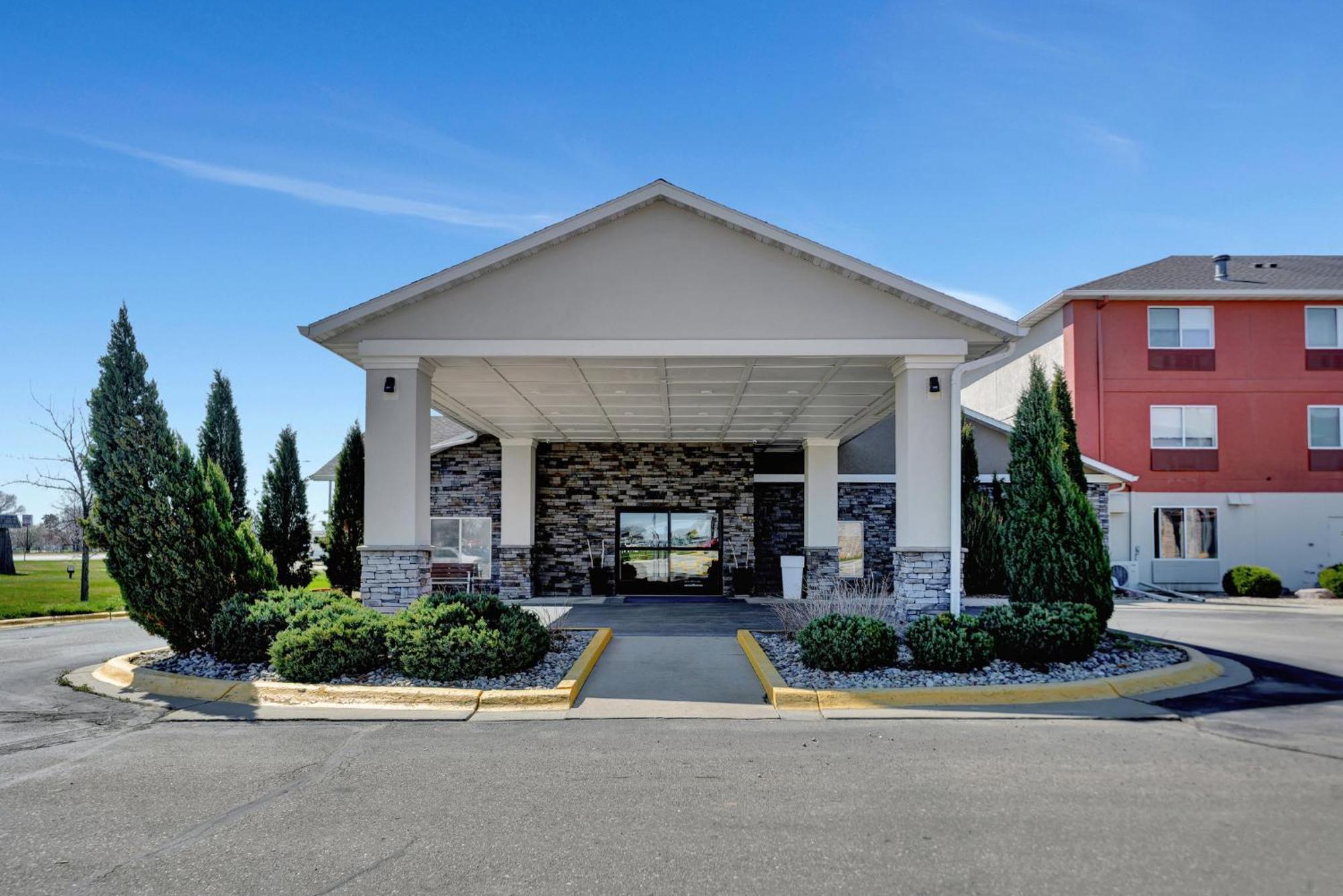 Holiday Inn Express Hotel & Suites Beatrice By Ihg Exterior photo