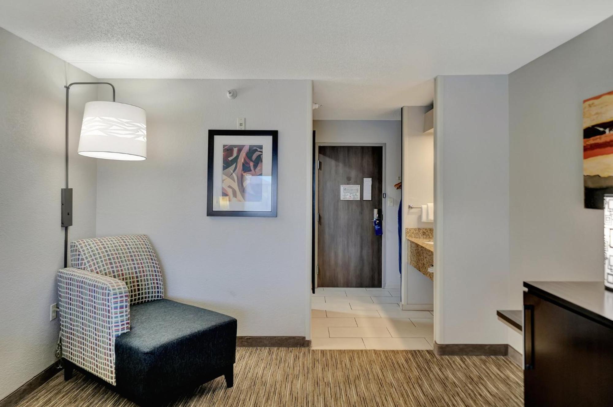 Holiday Inn Express Hotel & Suites Beatrice By Ihg Exterior photo