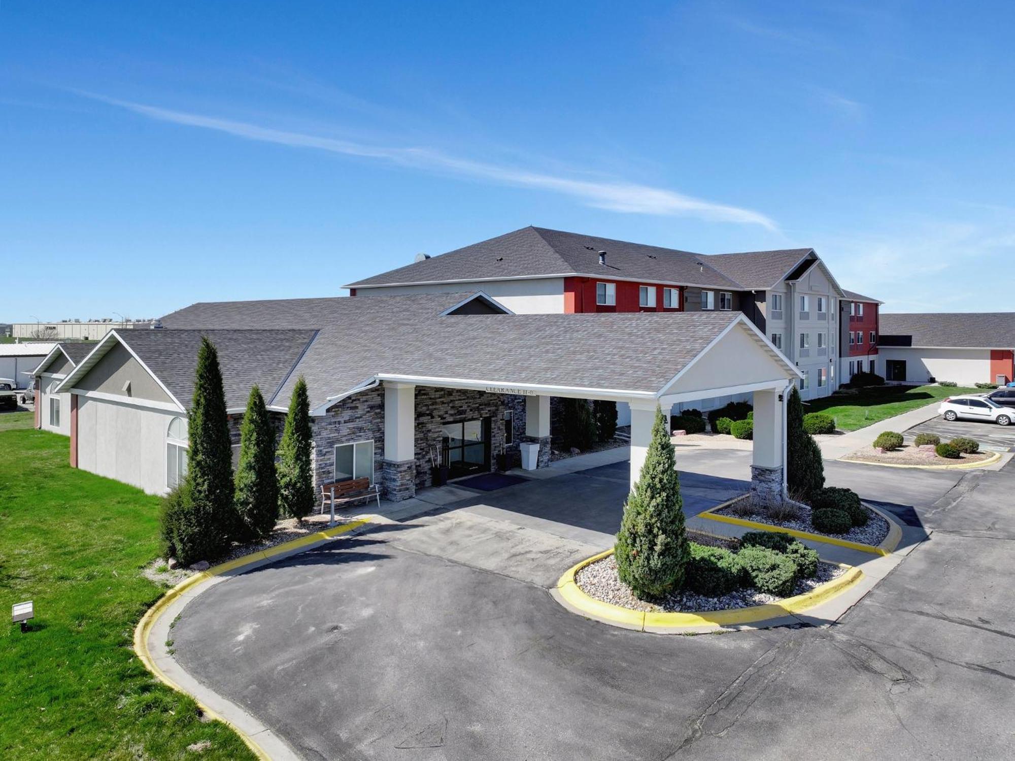 Holiday Inn Express Hotel & Suites Beatrice By Ihg Exterior photo